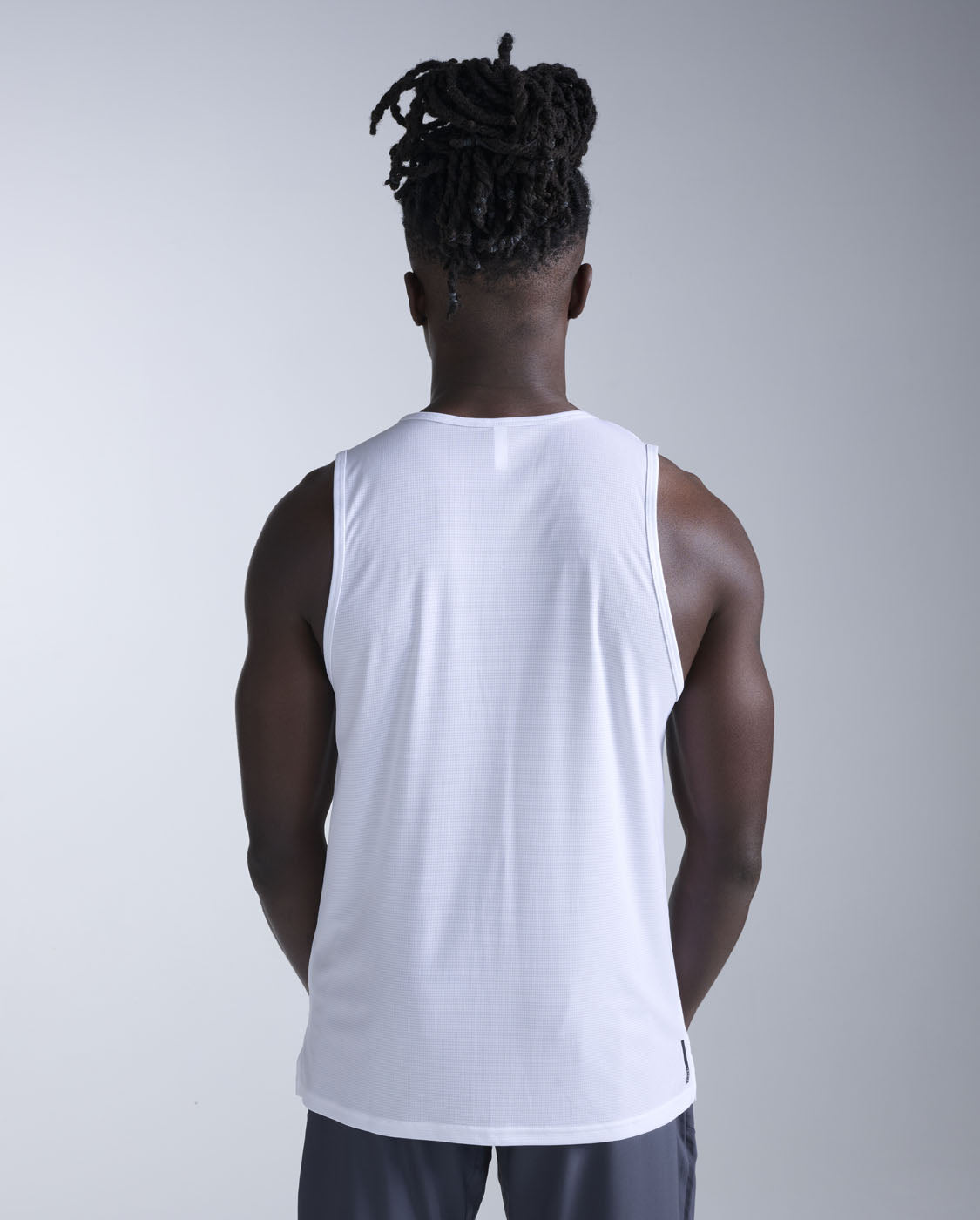 2xu-aero-tank-herren-lauf-top-smoke-blue image 3