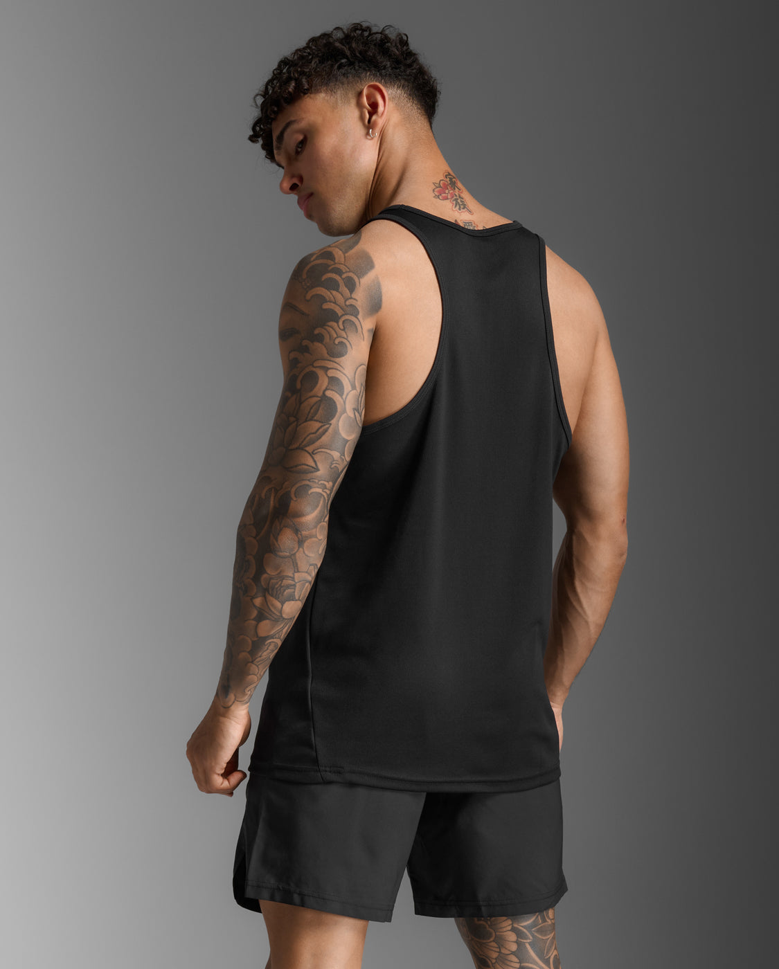 2xu-motion-aspire-singlet-herren-schwarz image 3
