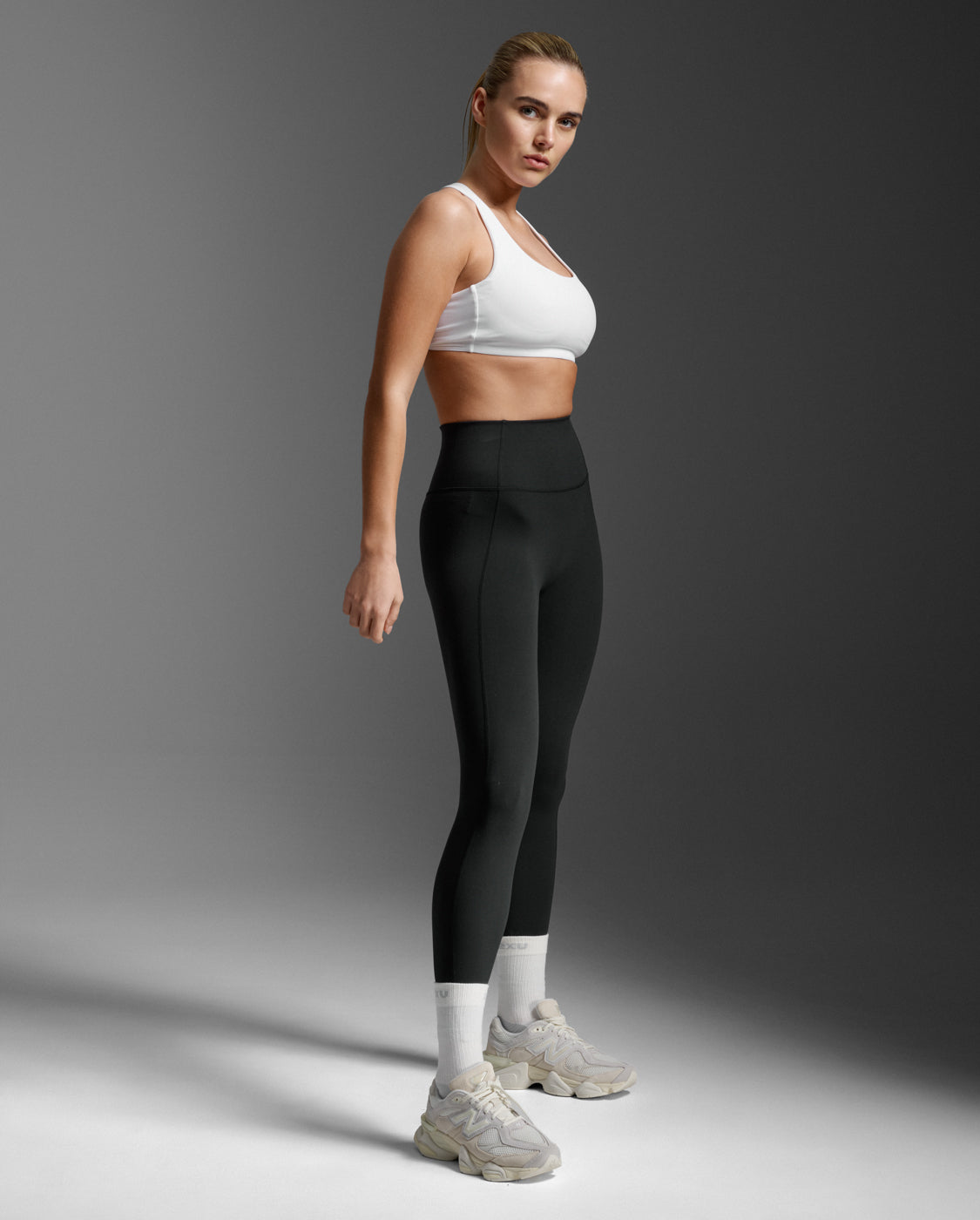 2xu-fluid-hi-rise-tights-damen-leggings-schwarz-high-waist image 7