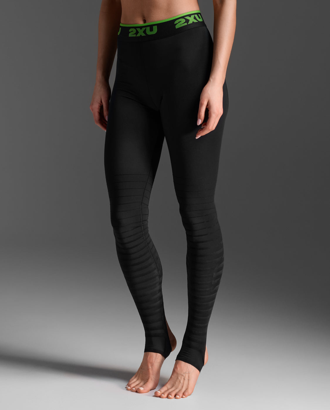 2xu-recovery-power-kompressionstights-schwarz-damen image 4