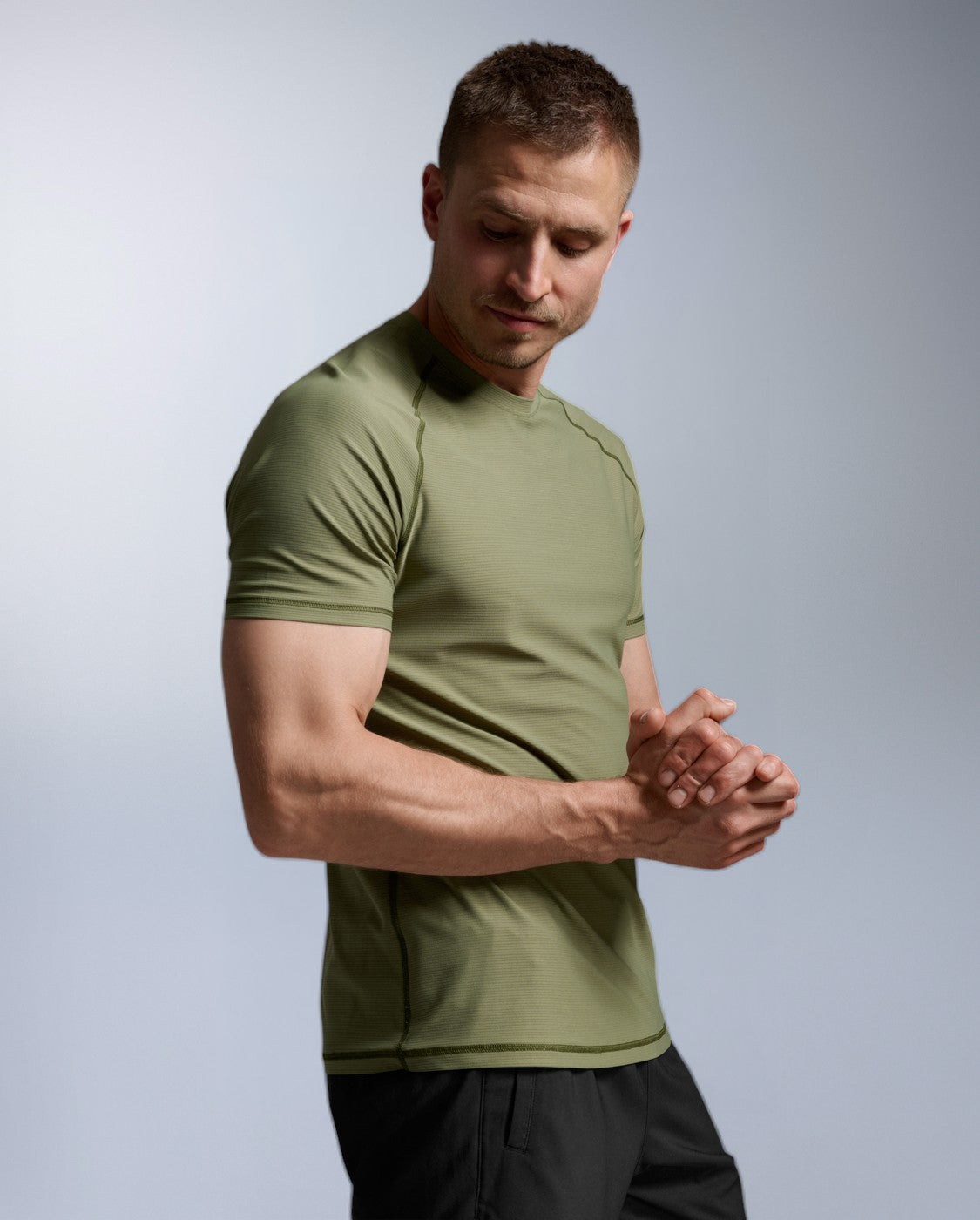 2xu-force-tech-tee-trainingsshirt-herren-hunter-green-kurz image 2