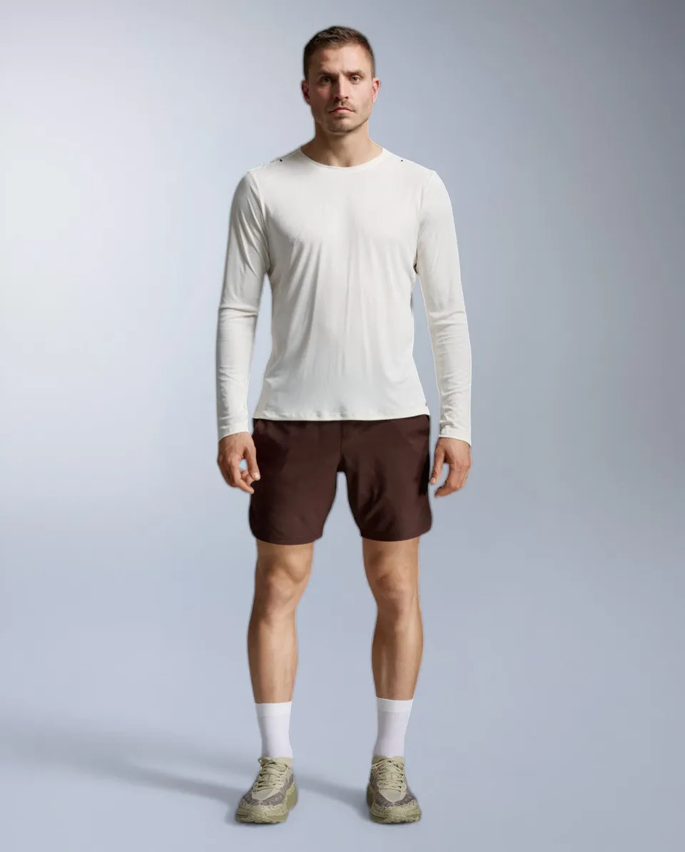 2xu-aero-trail-longsleeve-chalk-laufshirt-herren-uv image 1