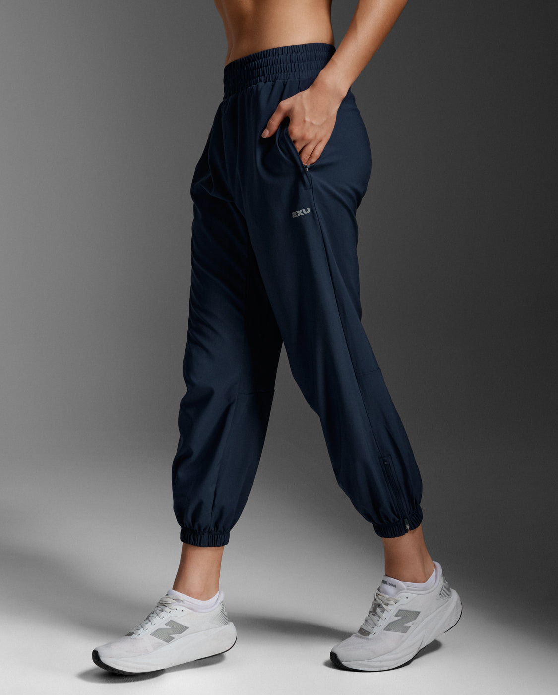 2xu-aero-hi-rise-woven-jogger-damen-midnight-lang image 2