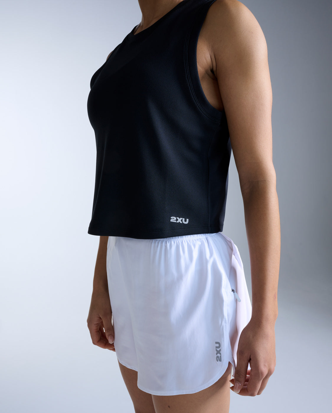 2xu-aero-mesh-crop-tank-damen-black-silver image 4