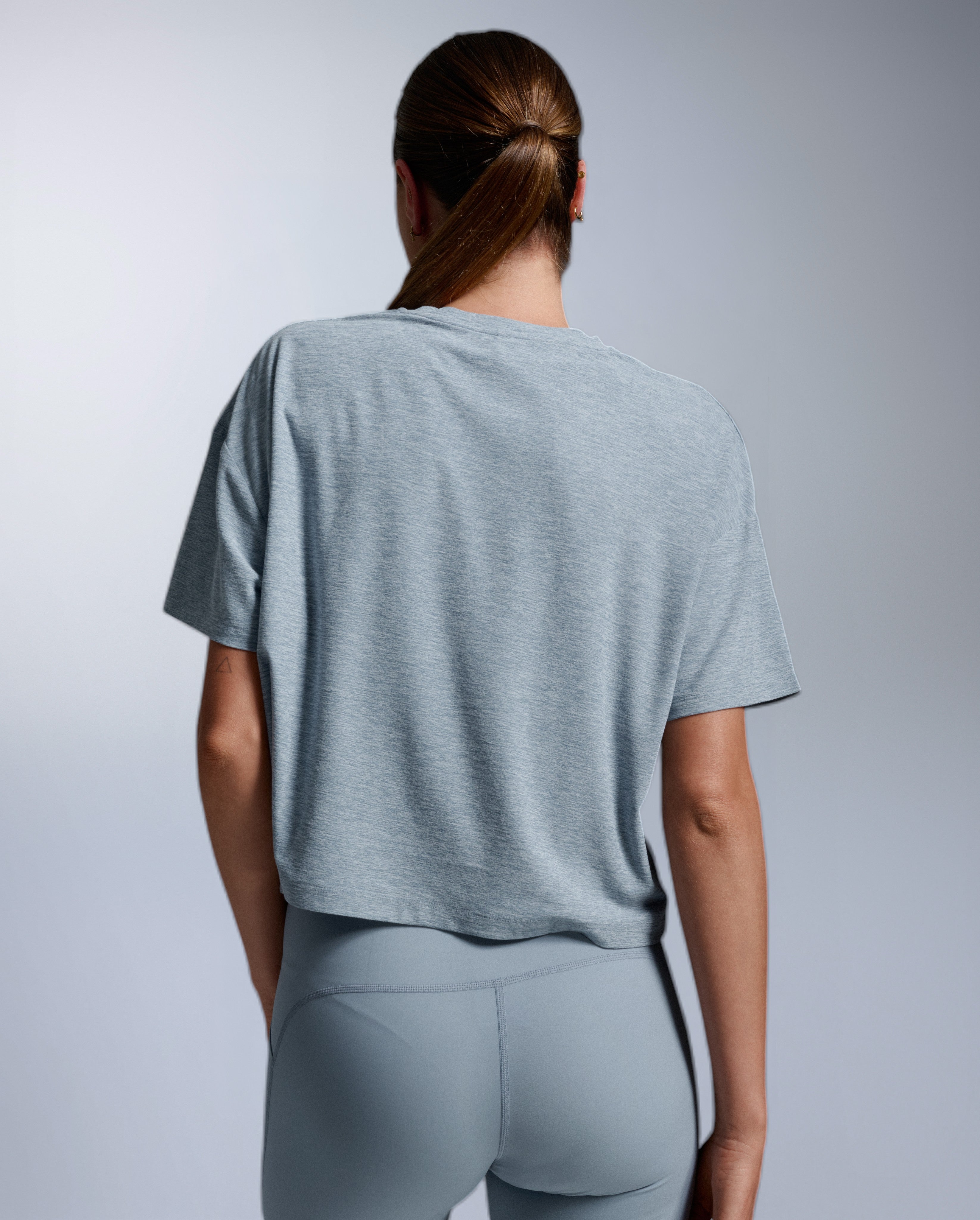 2xu-form-soft-jersey-relaxed-tee-blue-shade-damen-t-shirt image 3