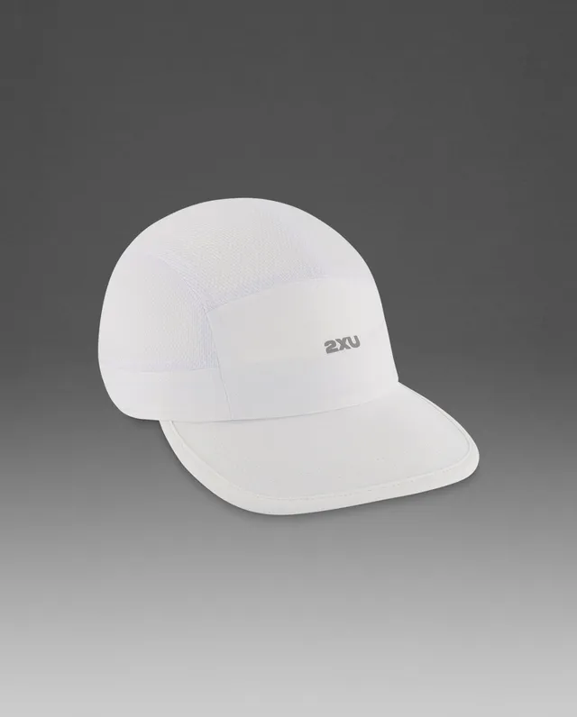 2xu-light-speed-small-cap-laufcap-wei-silber image 1
