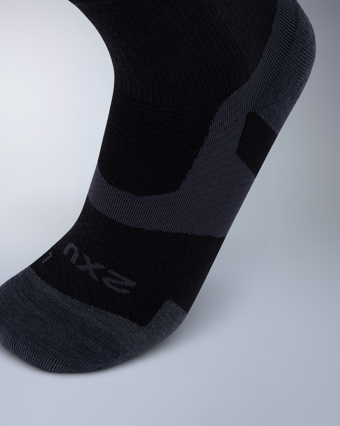 2xu-vectr-light-cushion-merino-crew-socken-black-titanium image 2