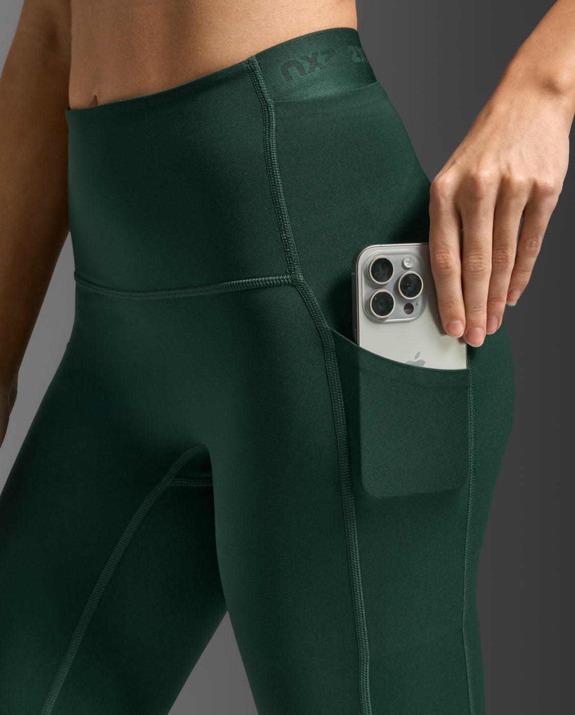 2xu-form-stash-7-8-tights-damen-leggings-ever-green image 7