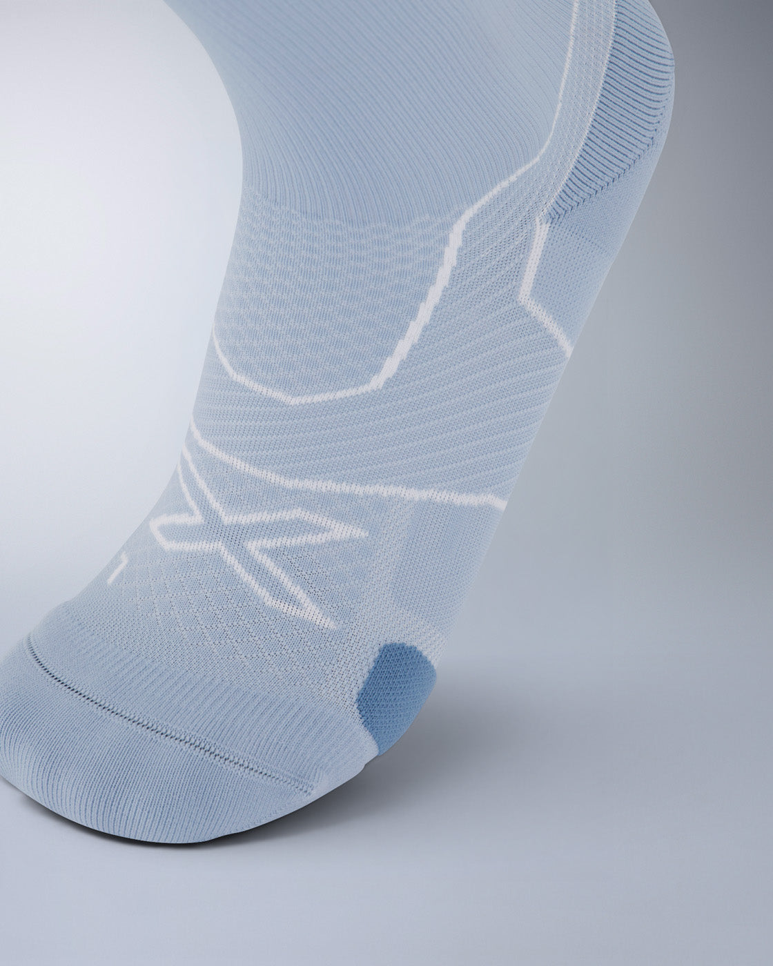 2xu-vectr-cushion-crew-socken-bay-blue-shade image 2