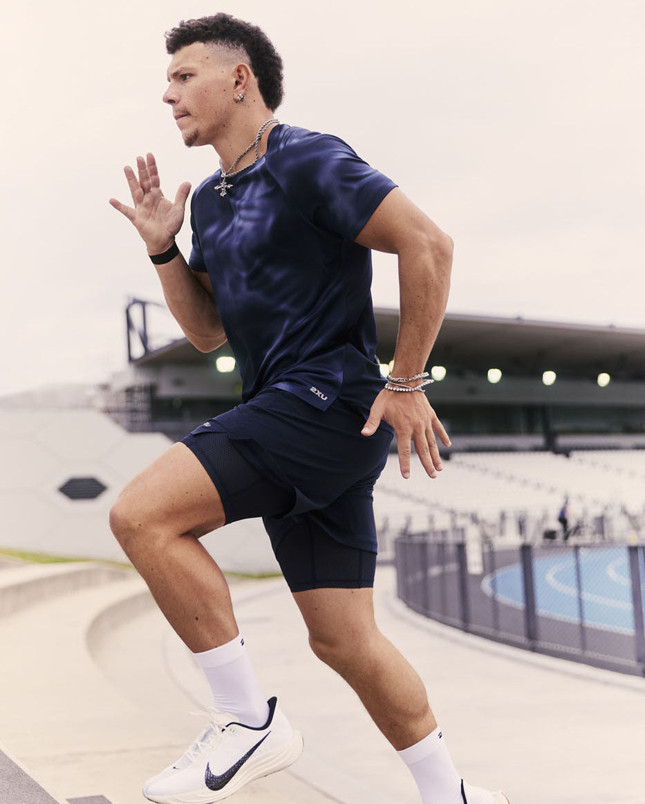 2xu-aero-mesh-2-in-1-5-inch-laufshorts-herren-navy image 2