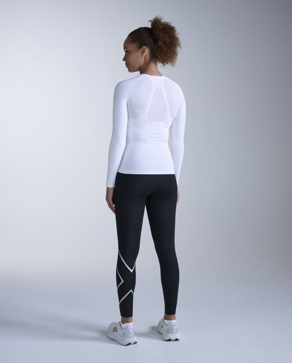 2xu-core-compression-long-sleeve-shirt-damen-wei image 8