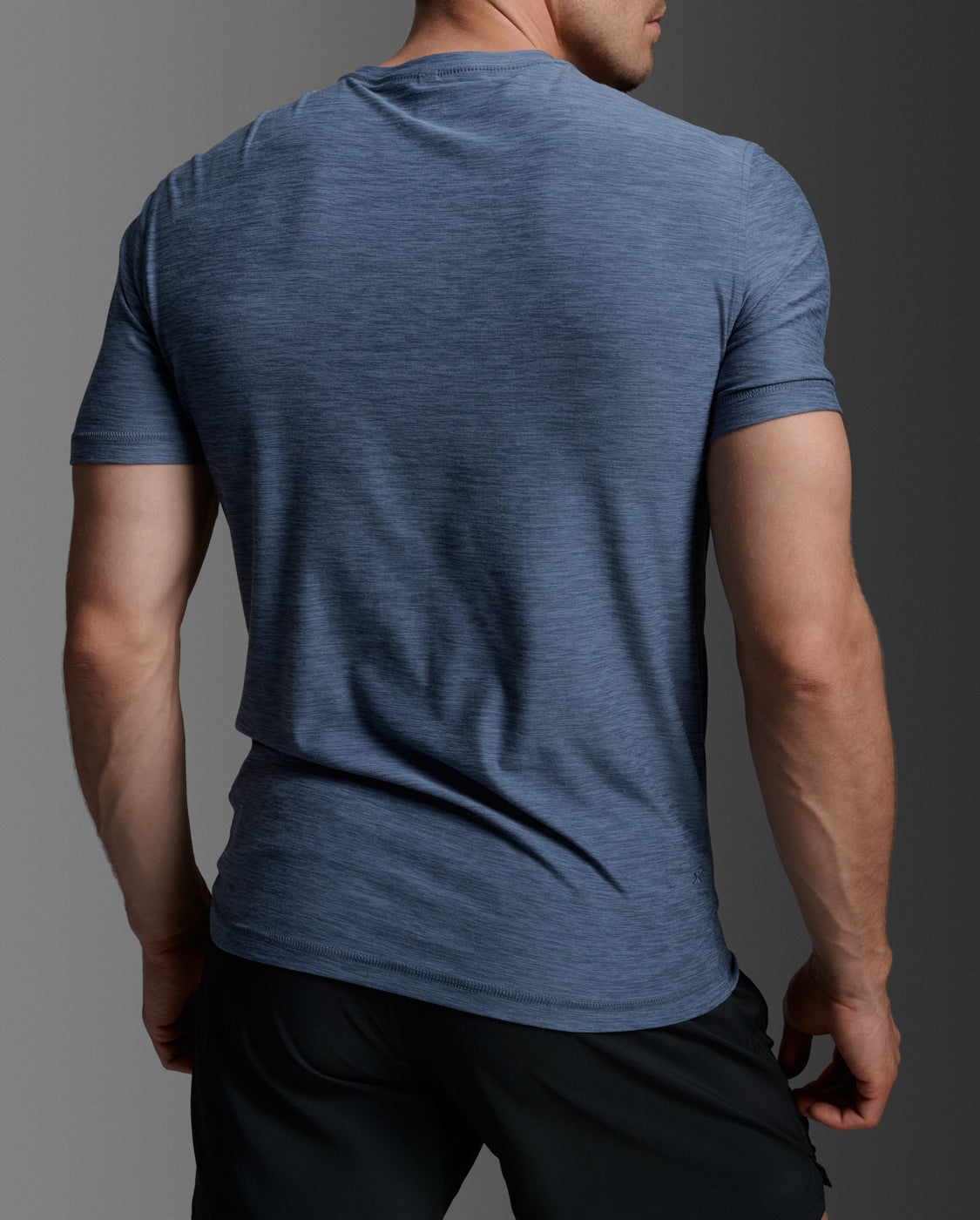 2xu-signature-tee-t-shirt-herren-indigo-regular-kurzarm image 5