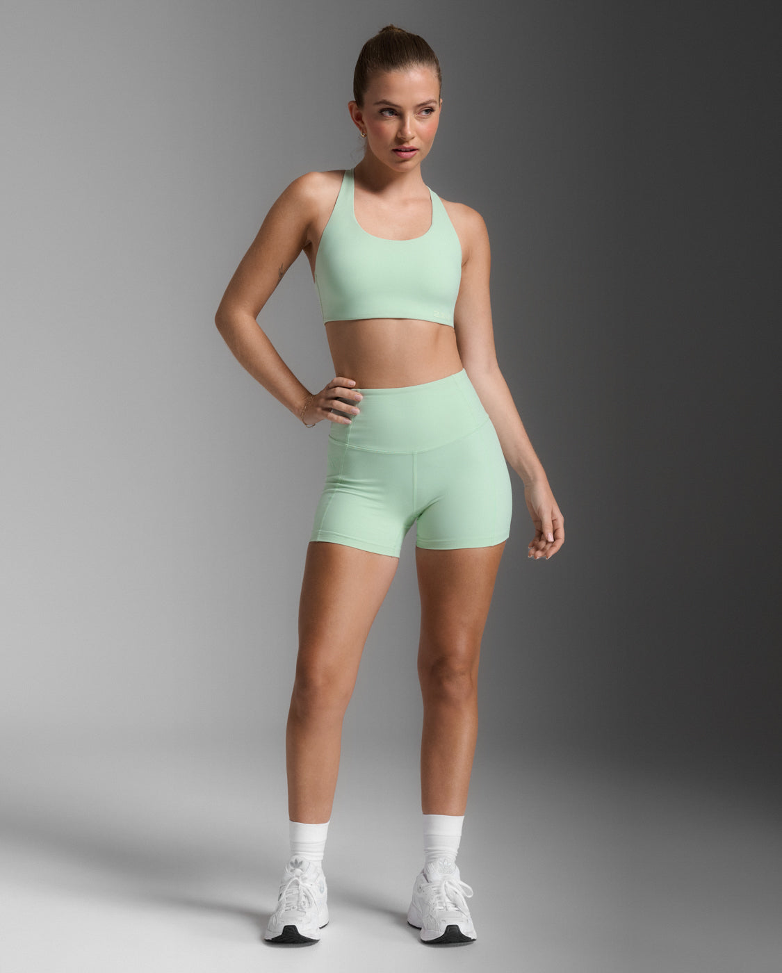 2xu-form-soft-touch-kompressionsshorts-mint-4-inch image 4