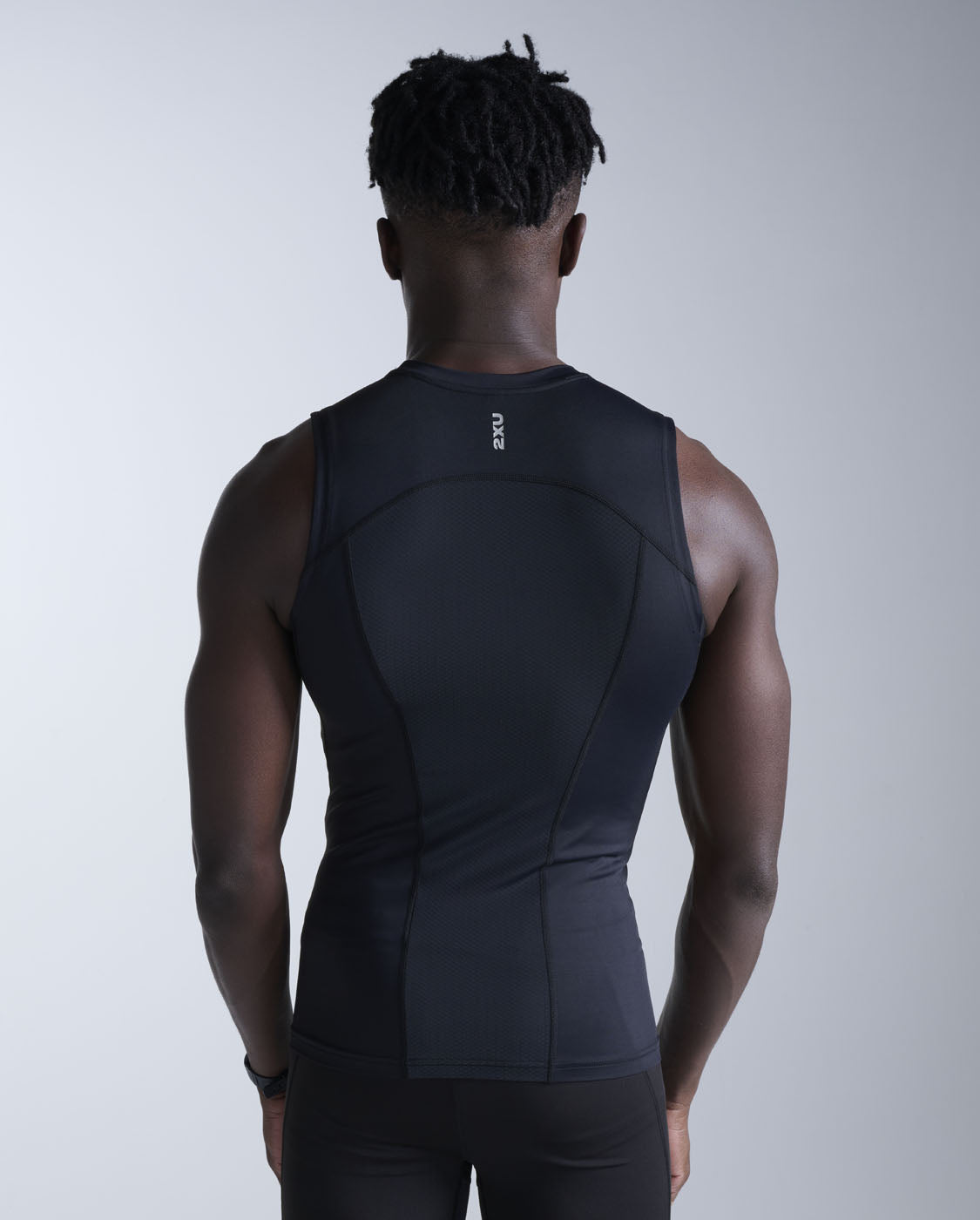 2xu-core-compression-sleeveless-top-herren-schwarz image 2