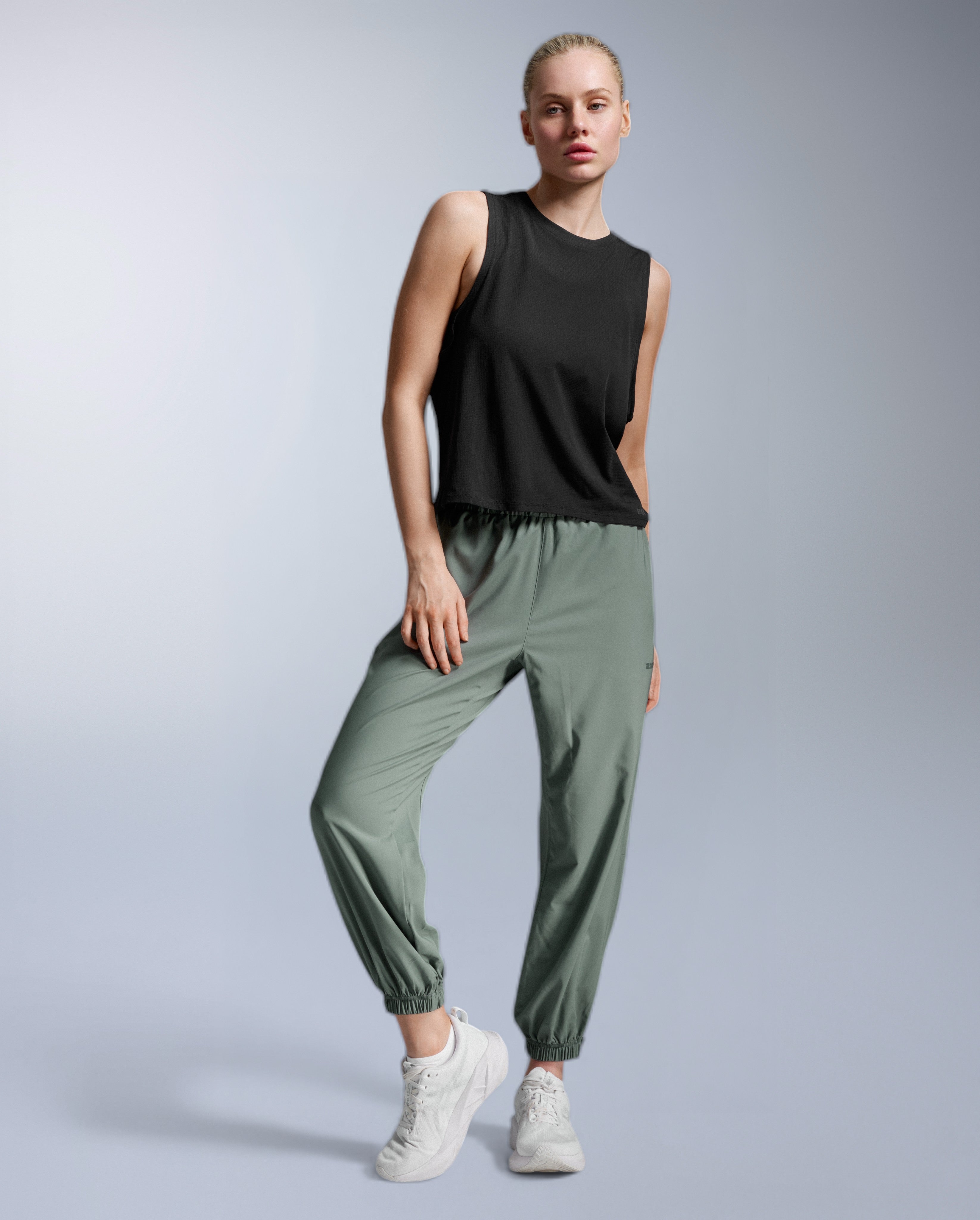 2xu-aero-trail-tank-lauftop-damen-schwarz-upf-50 image 5