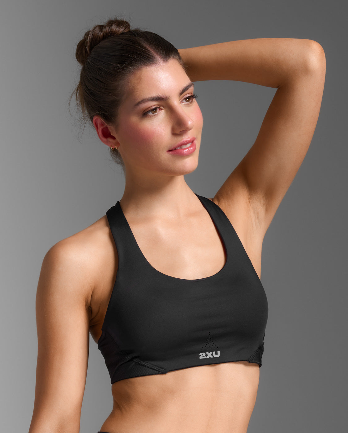 2xu-aero-mesh-medium-impact-bra-sport-bh-schwarz-damen image 1