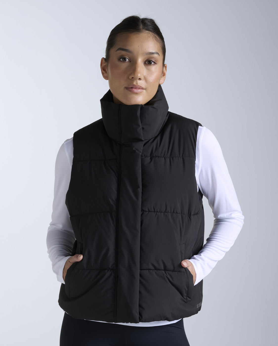 2xu-ignition-insulation-puffer-weste-schwarz-damen image 1