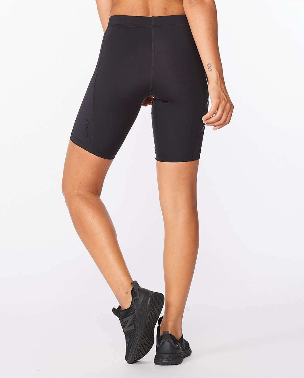 2xu-core-compression-shorts-damen-schwarz-kompression image 3