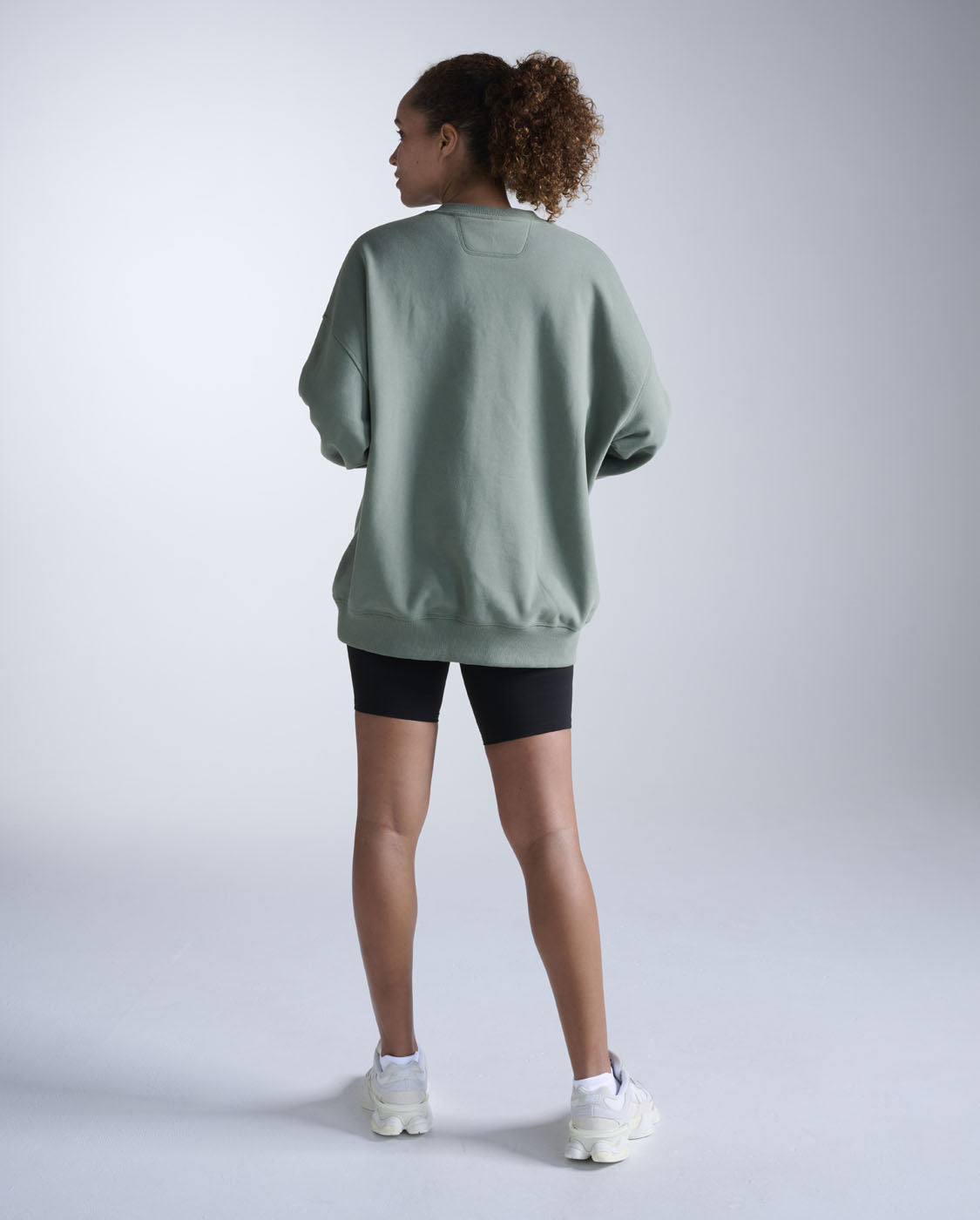 2xu-ez-oversized-organic-cotton-crew-sweatshirt-fern-bio-baumwolle image 6