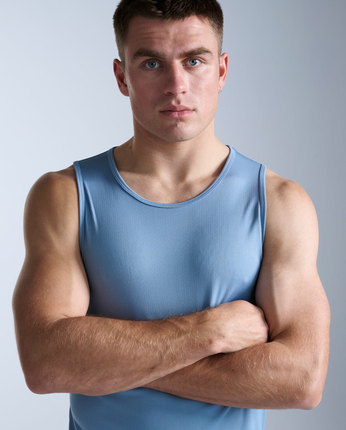 2xu-aero-tank-herren-blau-rmellos-upf50 image 1