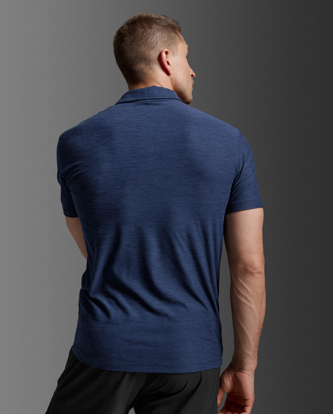 2xu-signature-polo-herren-midnight-kurzarm-jersey image 7