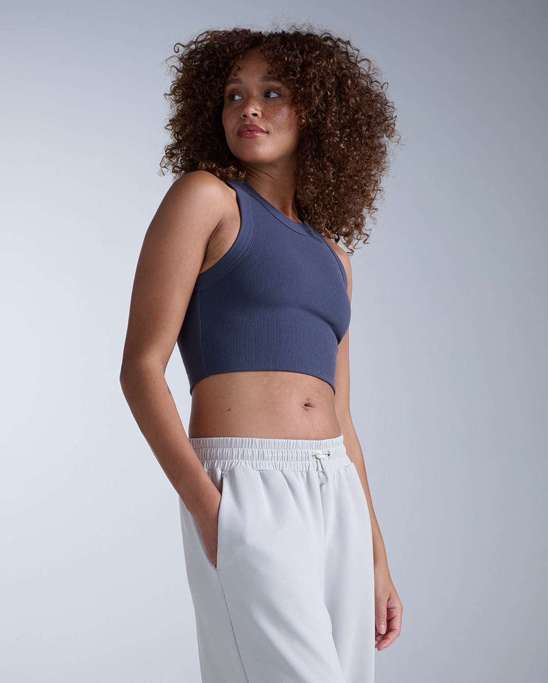 2xu-fluid-tencel-crop-tank-damen-schwarz-gerippt image 2