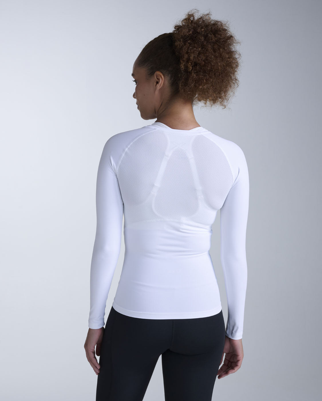 2xu-core-compression-long-sleeve-shirt-damen-wei image 2