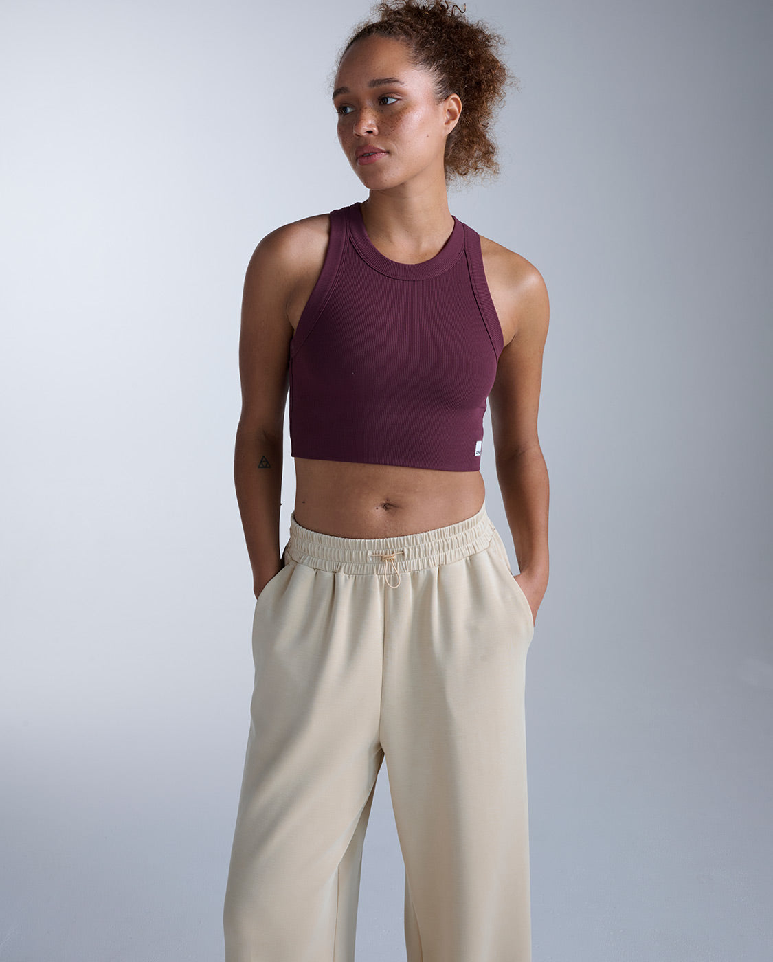 2xu-fluid-tencel-crop-tank-damen-amaretto image 1