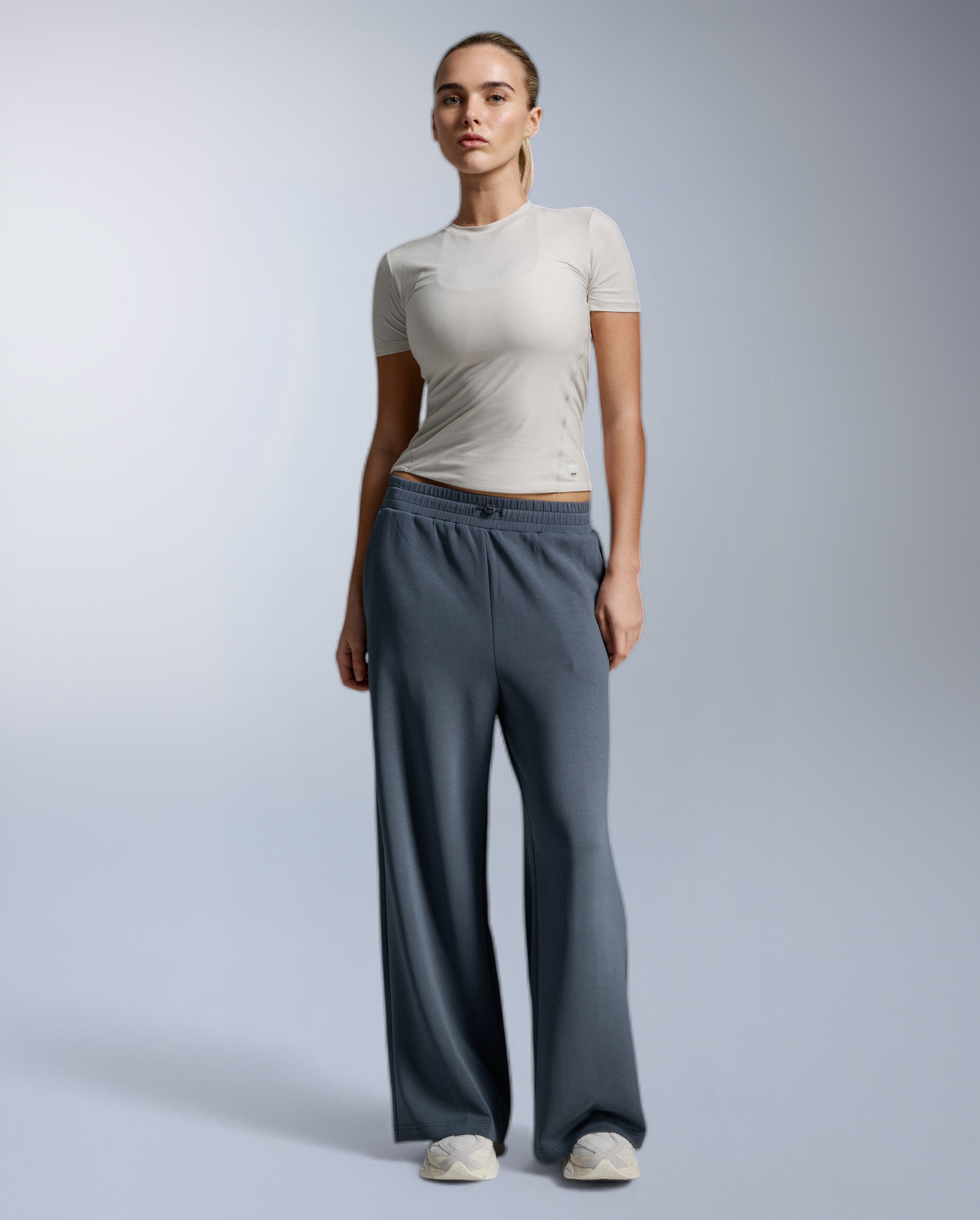 2xu-signature-wonderluxe-wide-leg-hose-india-ink-damen image 4