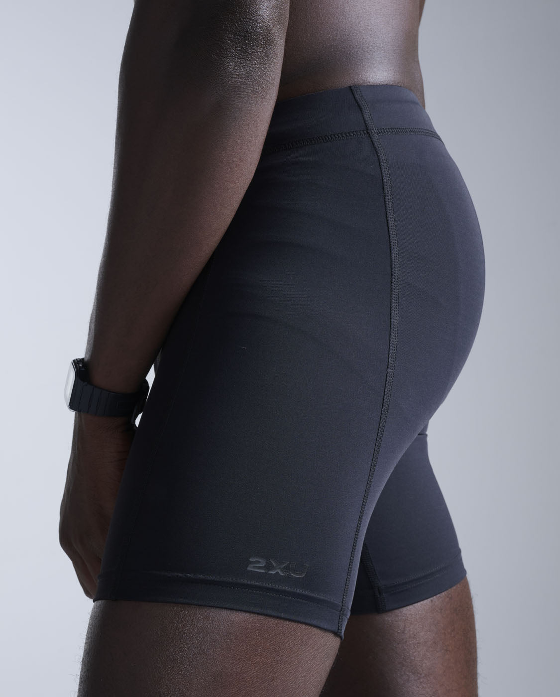 2xu-core-compression-1-2-shorts-herren-black-black image 3