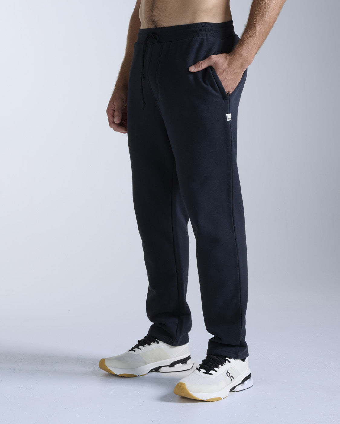 2xu-ez-straight-leg-organic-cotton-trackpants-jogginghose-schwarz image 2