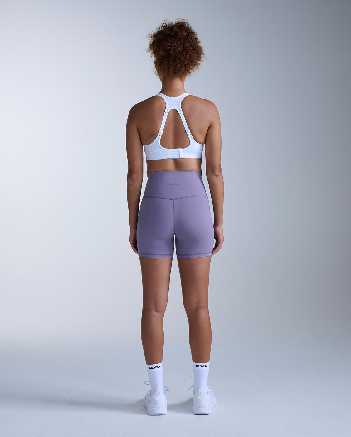 2xu-fluid-hi-rise-5-shorts-dusted-grape-high-waist image 7