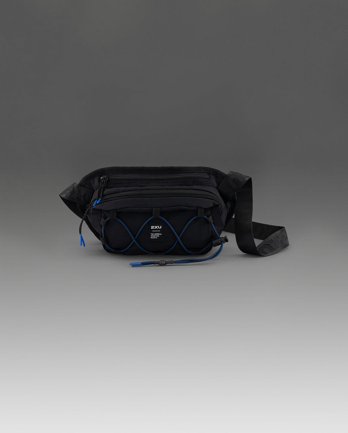 2xu-swim-race-cross-body-bag-unisex-schwarz-osfa image 1