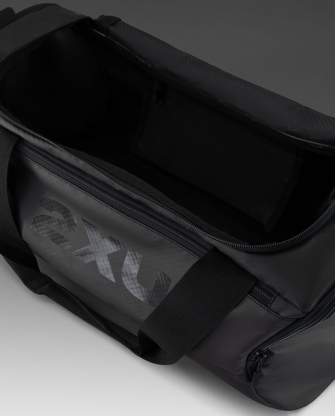 2xu-swim-race-gym-bag-30l-sporttasche-black image 5