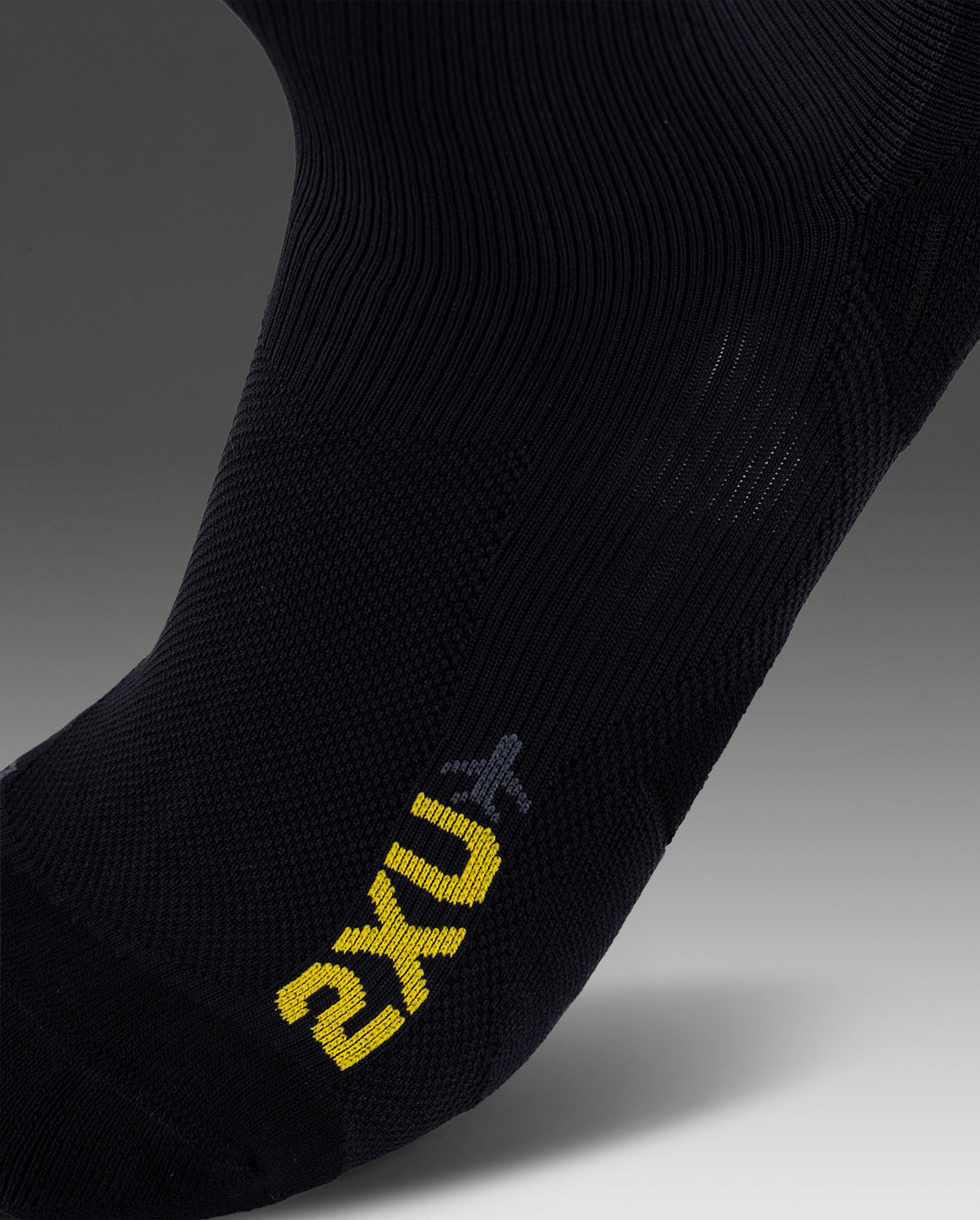 2xu-flight-compression-socks-unisex-schwarz-kompression image 3