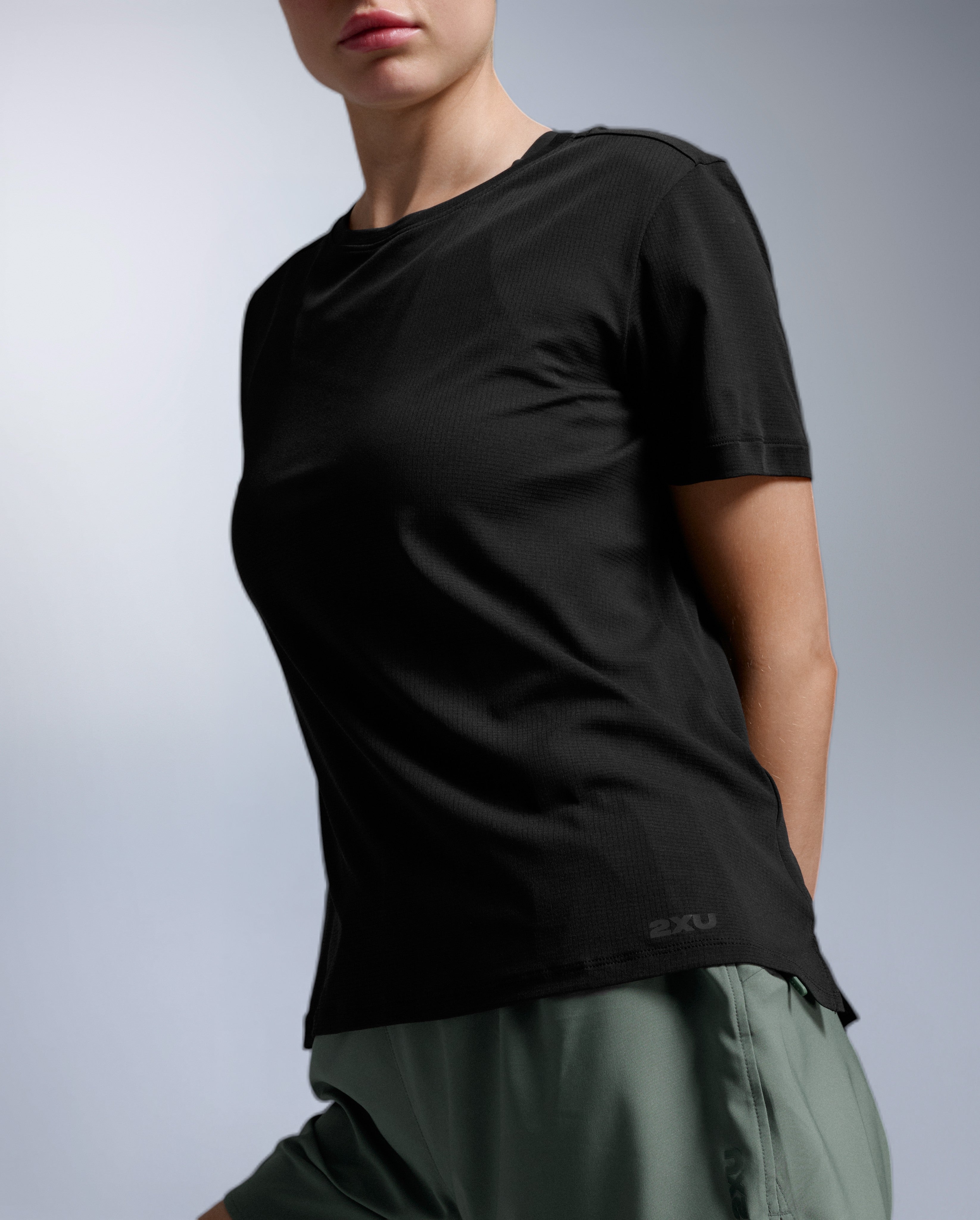 2xu-aero-trail-tee-t-shirt-schwarz-damen-upf-50 image 8