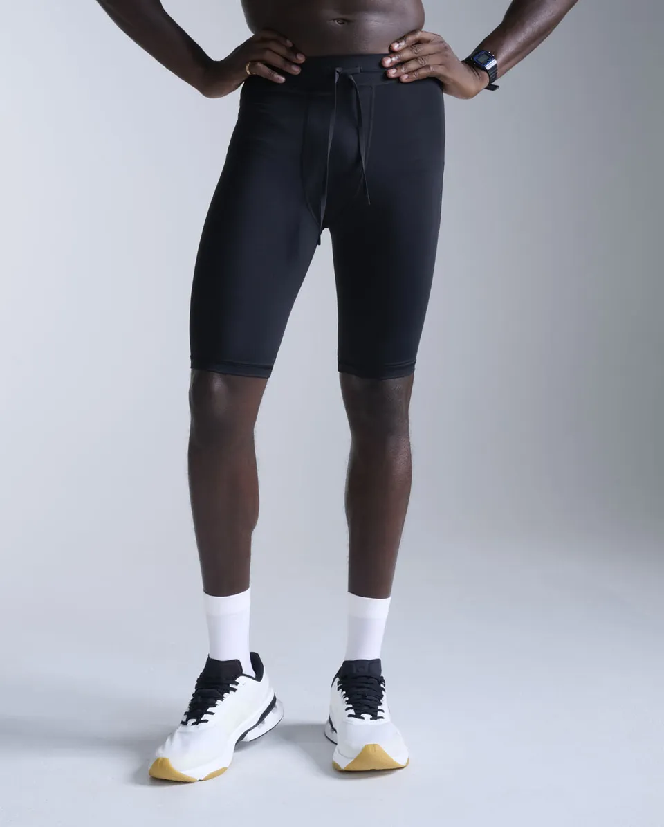 2xu-aero-mesh-compression-shorts-kompressionsshorts-schwarz-herren image 1
