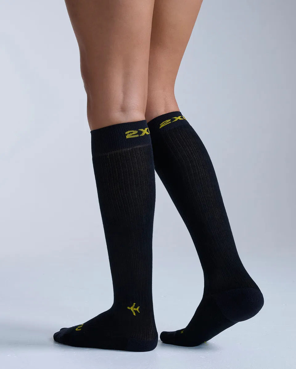 2xu-flight-bamboo-charcoal-kompressionssocken-schwarz-unisex image 1