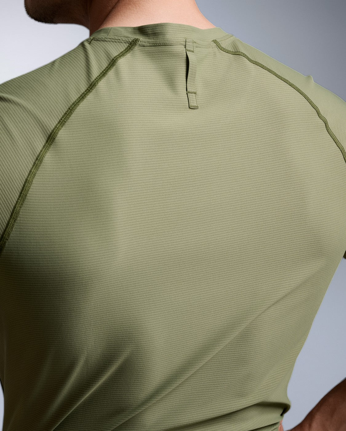 2xu-force-tech-tee-trainingsshirt-herren-hunter-green-kurz image 5