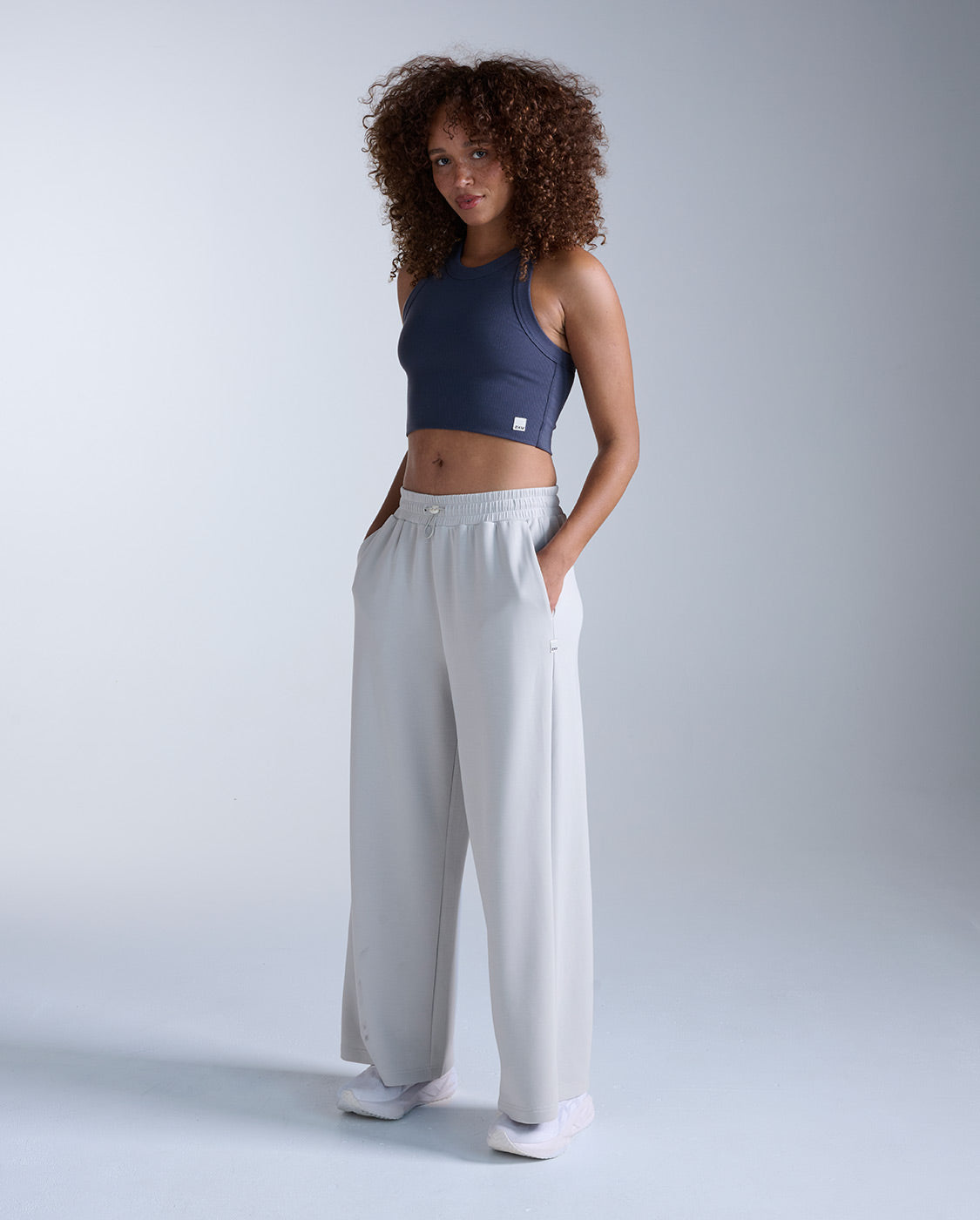 2xu-fluid-tencel-crop-tank-damen-schwarz-gerippt image 6