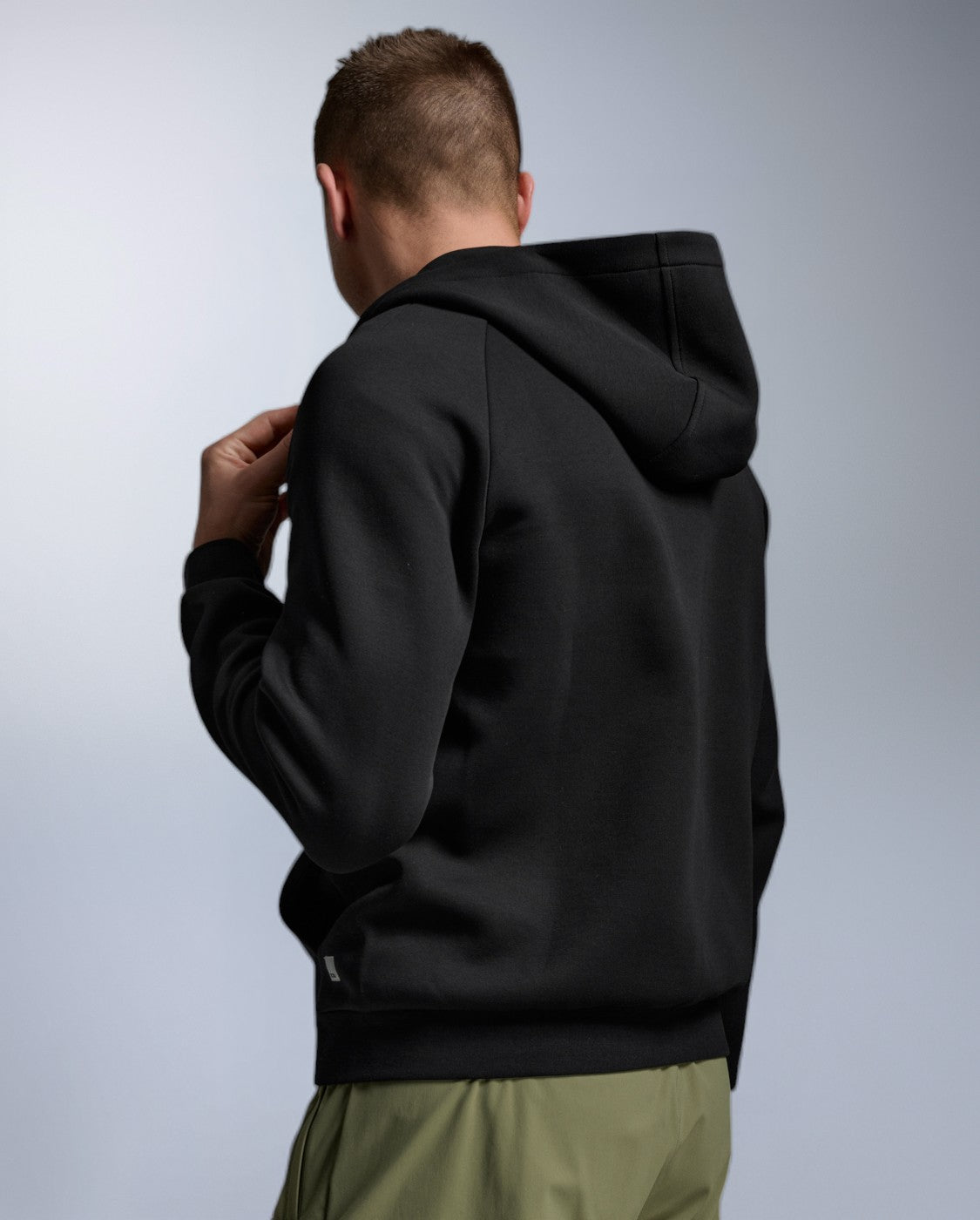 2xu-24-7-commute-full-zip-hoodie-herren-schwarz-fleece image 3