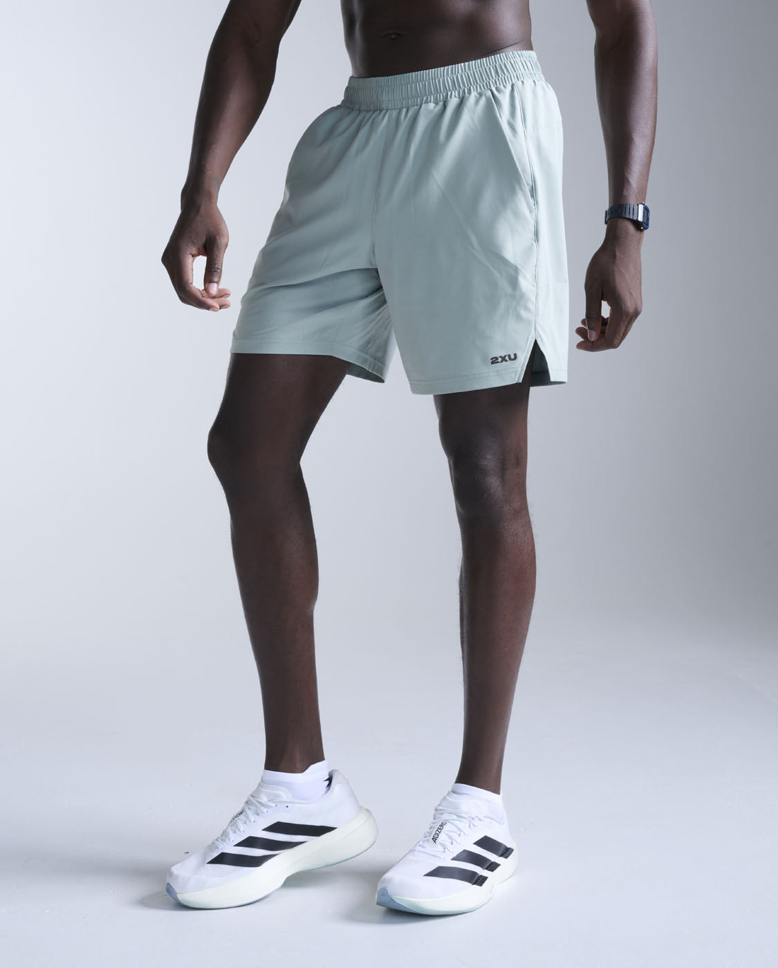 2xu-aero-7-inch-shorts-smoke-blue-black-laufshorts image 2