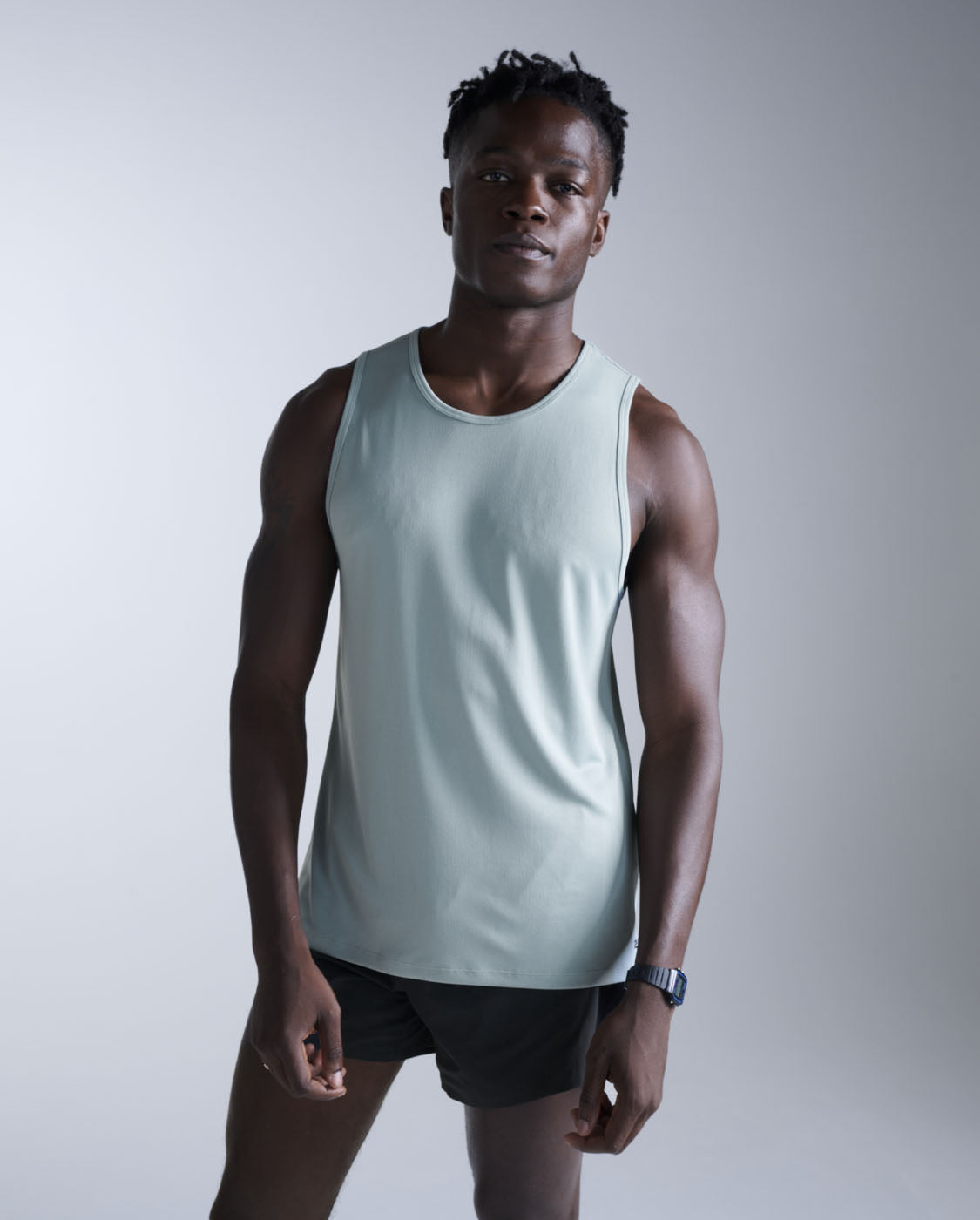2xu-aero-tank-herren-smoke-blue-funktionssinglet-atmungsaktiv image 1