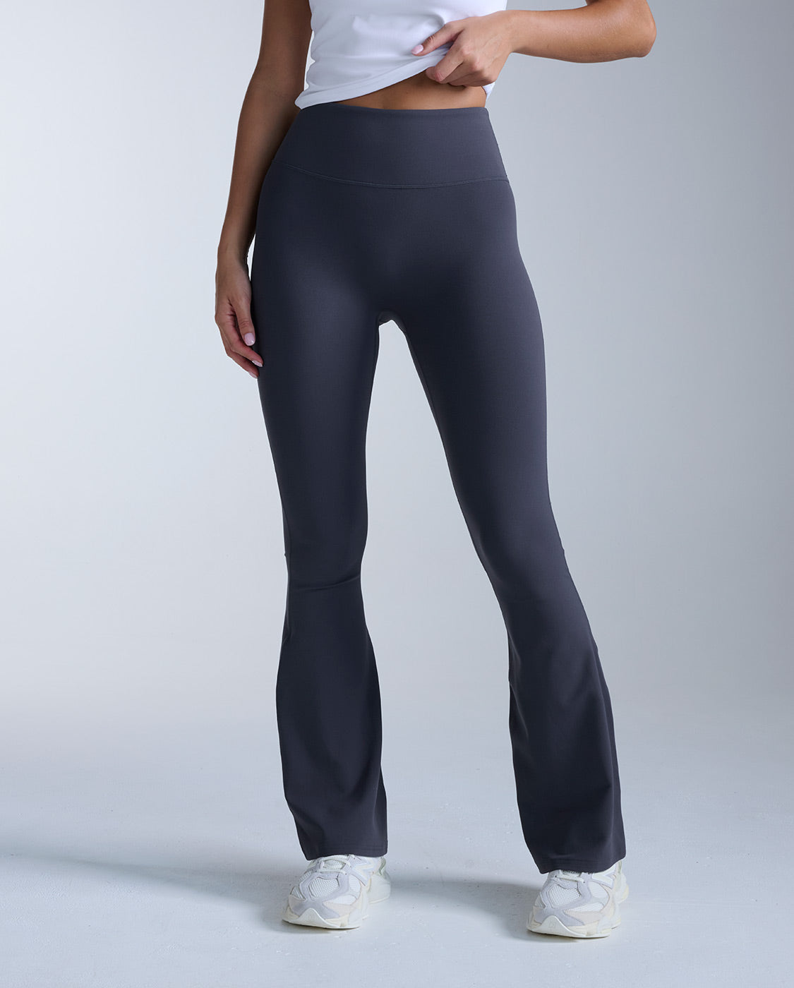 2xu-fluid-hi-rise-flare-pants-india-ink-high-waist image 1