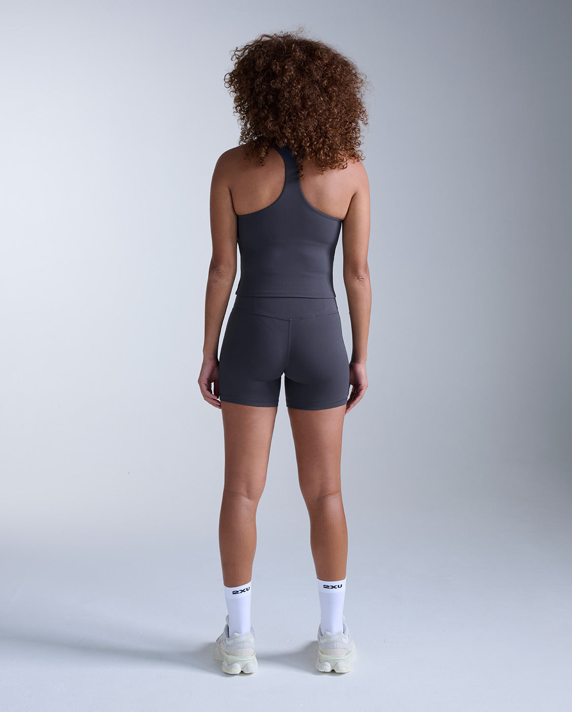 2xu-fluid-racerback-tank-top-damen-india-ink image 8