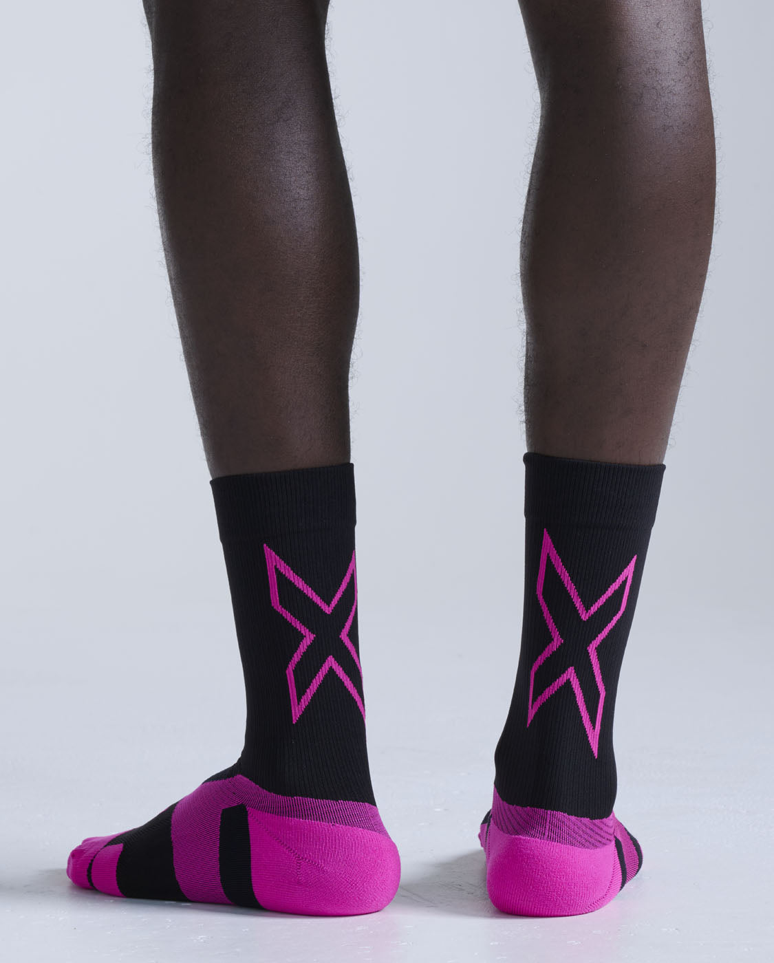 2xu-vectr-light-cushion-crew-socken-schwarz-kompression image 3