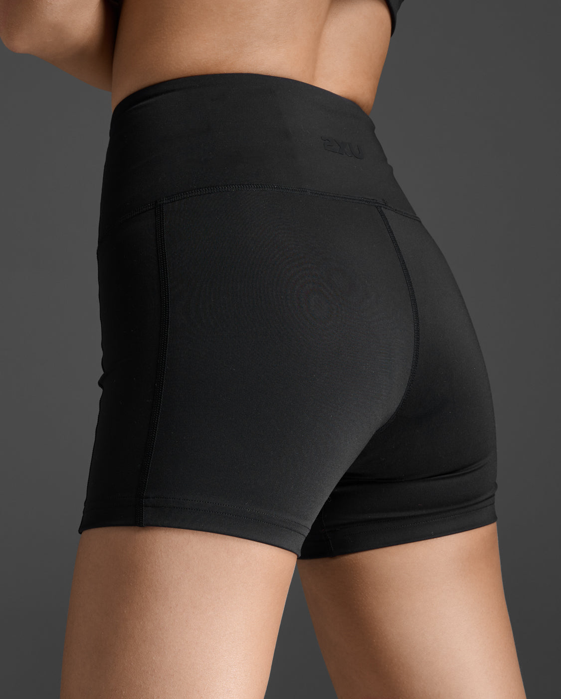 2xu-form-soft-touch-hi-rise-compression-shorts-4-damen-schwarz image 4