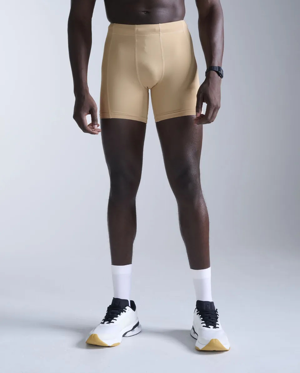 2xu-core-compression-1-2-shorts-herren-shorts-beige-kompression image 1
