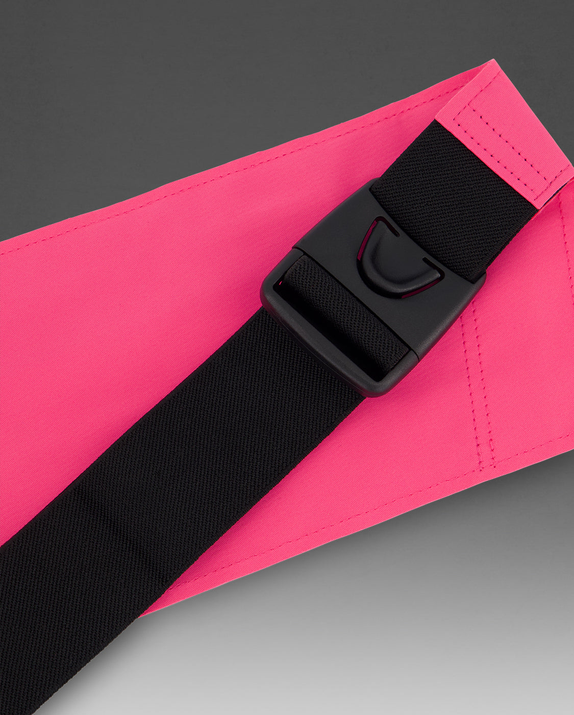 2xu-swim-race-slim-run-belt-unisex-fuchsia-black-reflective-handy image 6