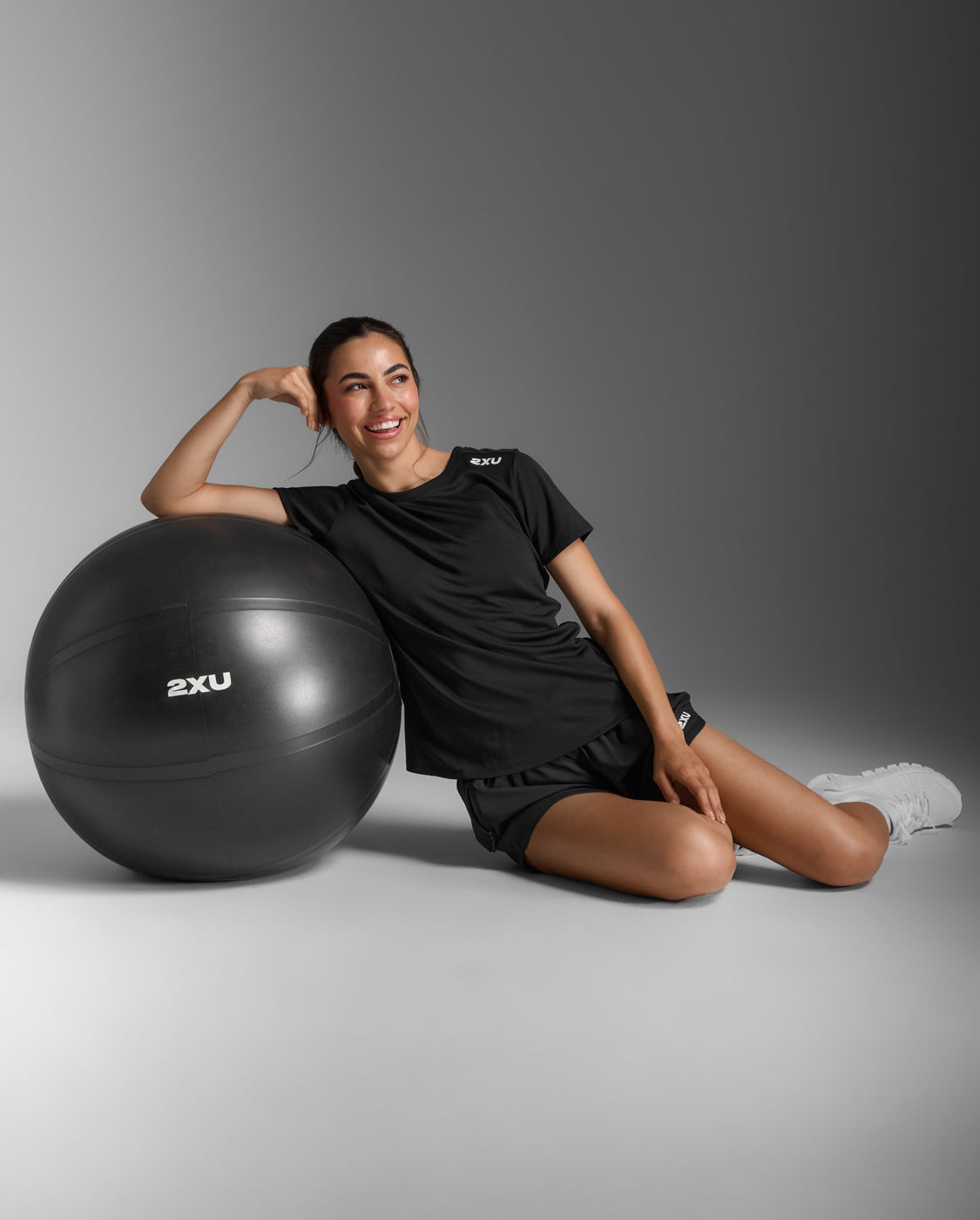 2xu-motion-aspire-tee-sport-shirt-damen-schwarz image 6